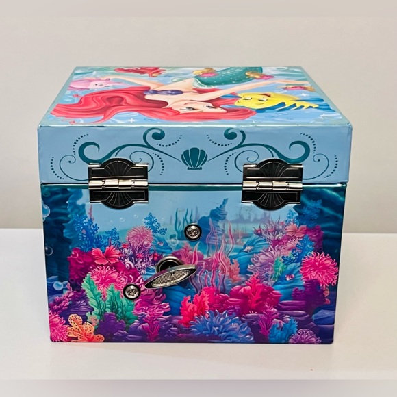 Disney Store Little Mermaid Jewelry Box, Necklace, and Bag - Picture 6 of 16